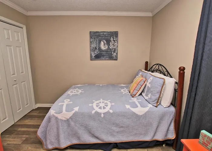 Whaler 5c By Youngs Suncoast Apartment