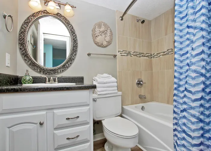 Apartment Whaler 5c By Youngs Suncoast *
